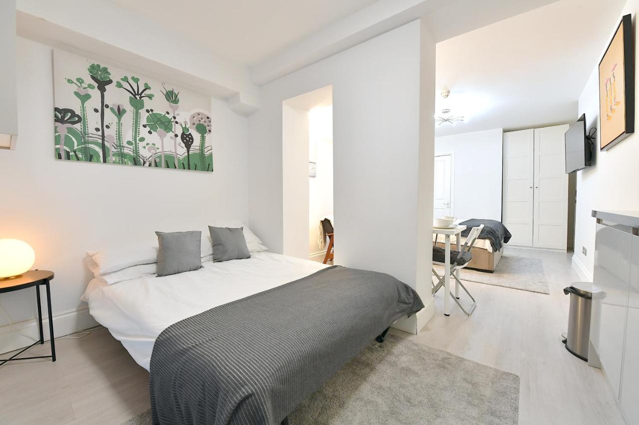 Stylish Studios by Luxestays Shepherds Bush - 2