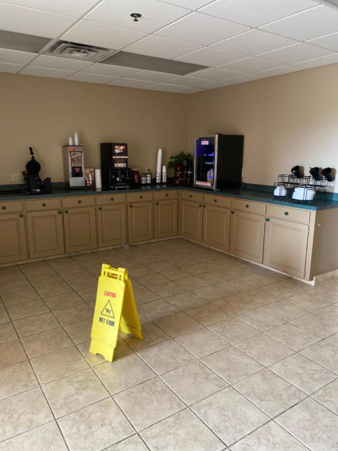 Collins Inn & Suites — photo 9