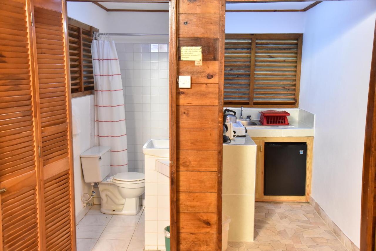 Lighthouse Inn 2 - 3