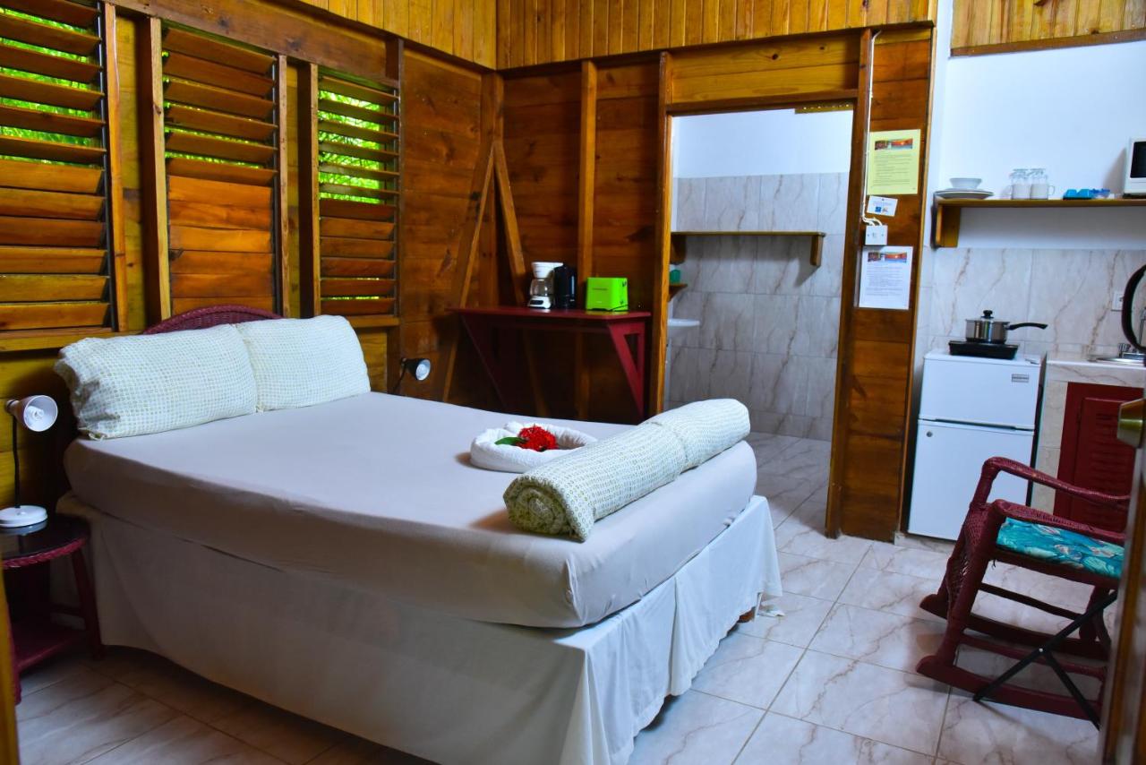 Lighthouse Inn 2 - 4