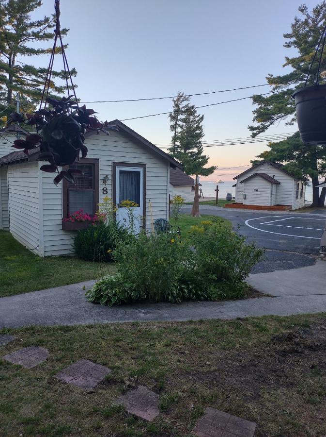 Beach House Lakeside Cottages — photo 12