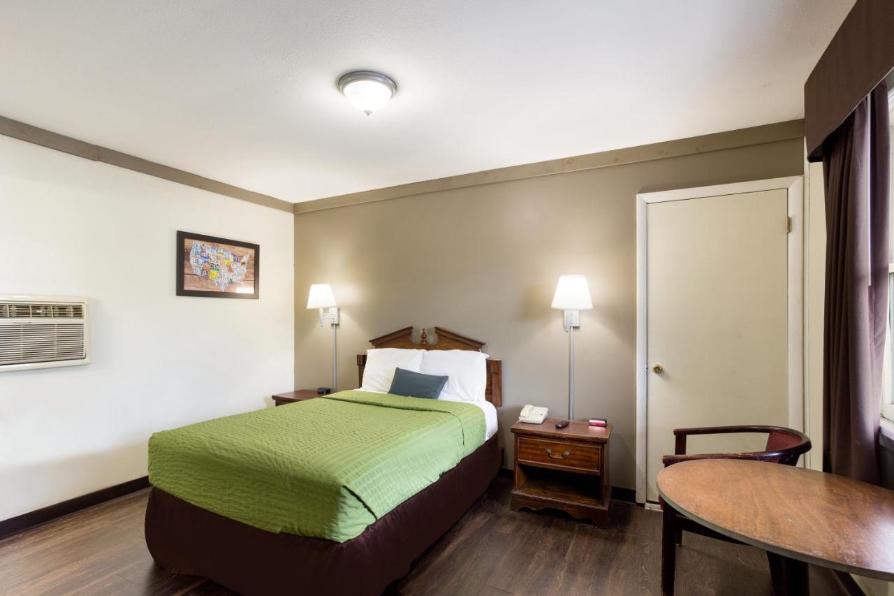 Malone's Motel — photo 17