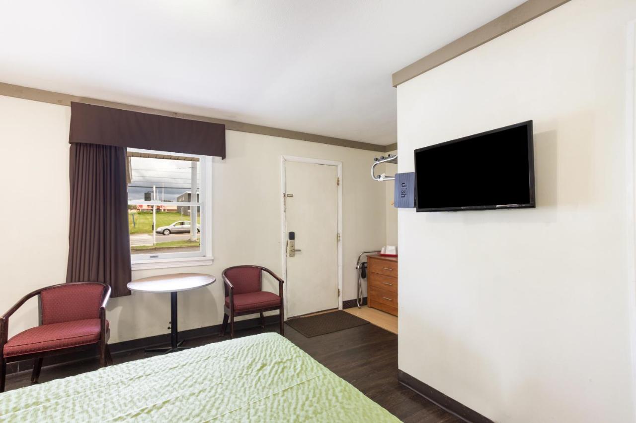 Malone's Motel — photo 16
