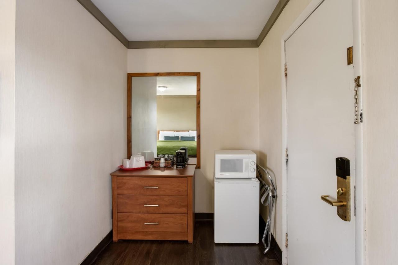 Malone's Motel — photo 20