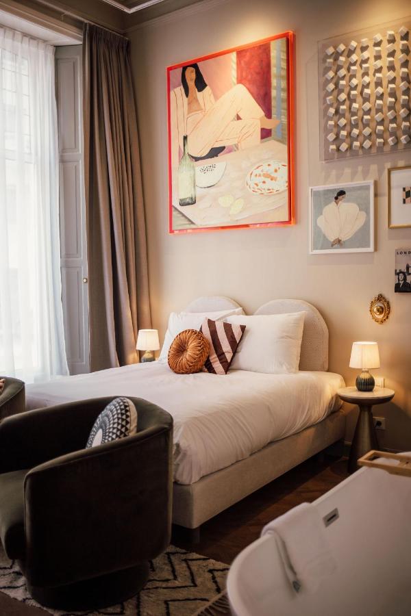 Een zitgedeelte bij FINCH Boutique Hotel, downtown