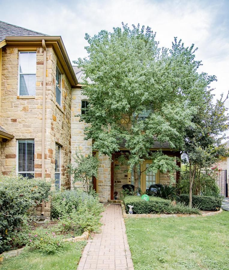 Austin Charm Home by The Key Rentals