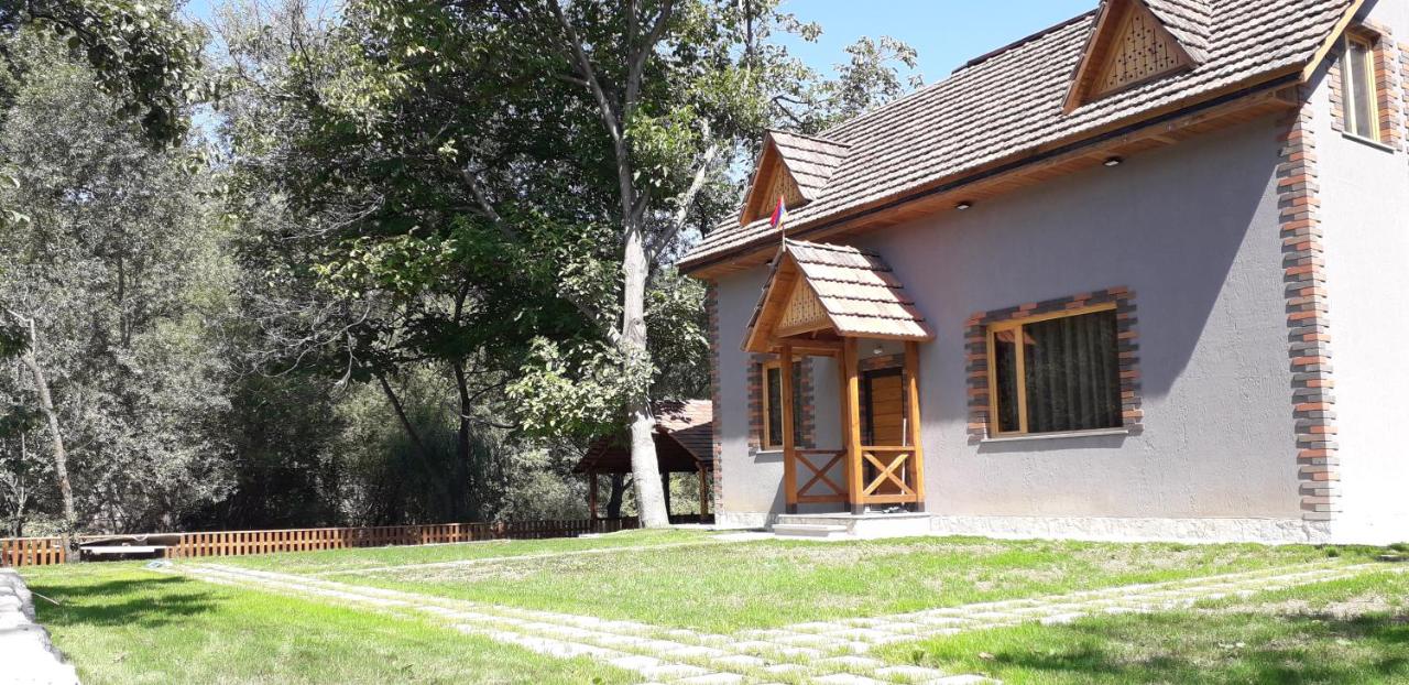 Riverside House static_photo