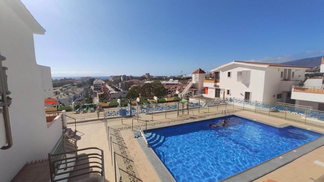 Rooftop swimming pool: Appartement une chambre à Los Cristianos