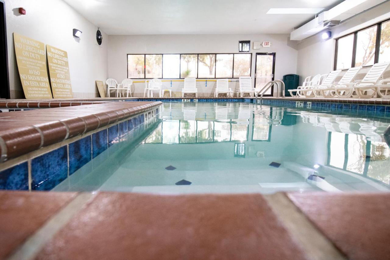 Heated swimming pool: Comfort Inn & Suites Near Medical Center
