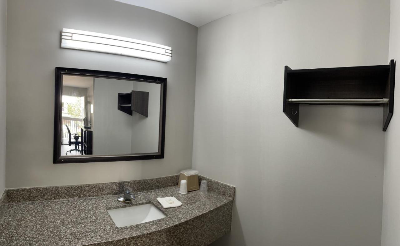 Griffin Inn & Suites — photo 3