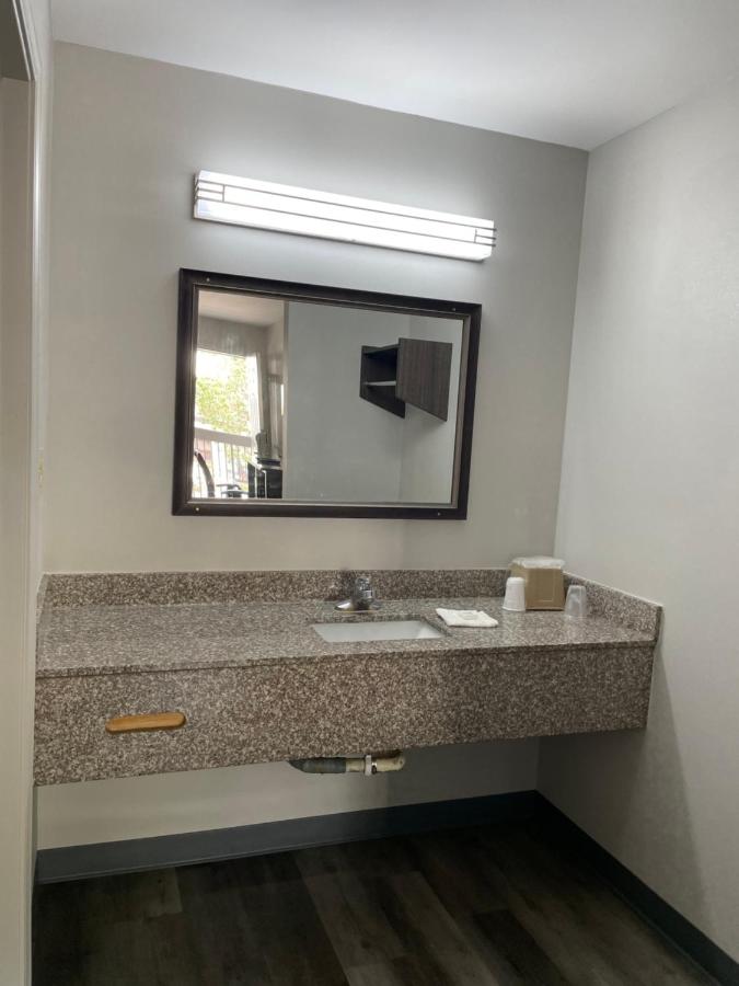 Griffin Inn & Suites — photo 9