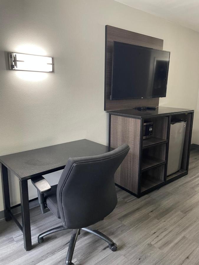 Griffin Inn & Suites — photo 4