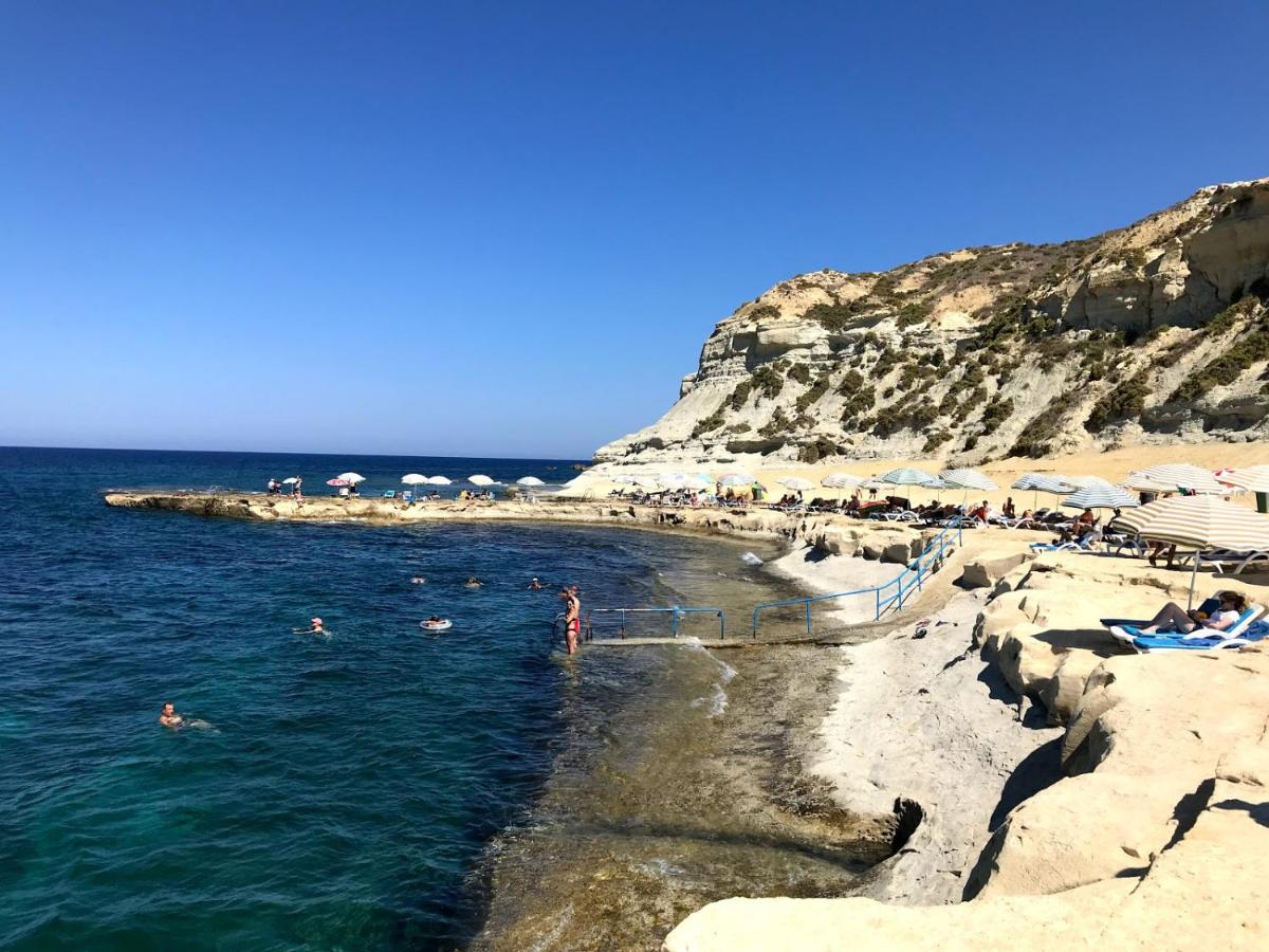 Beach: Beach front High End apartment, direct sea views.