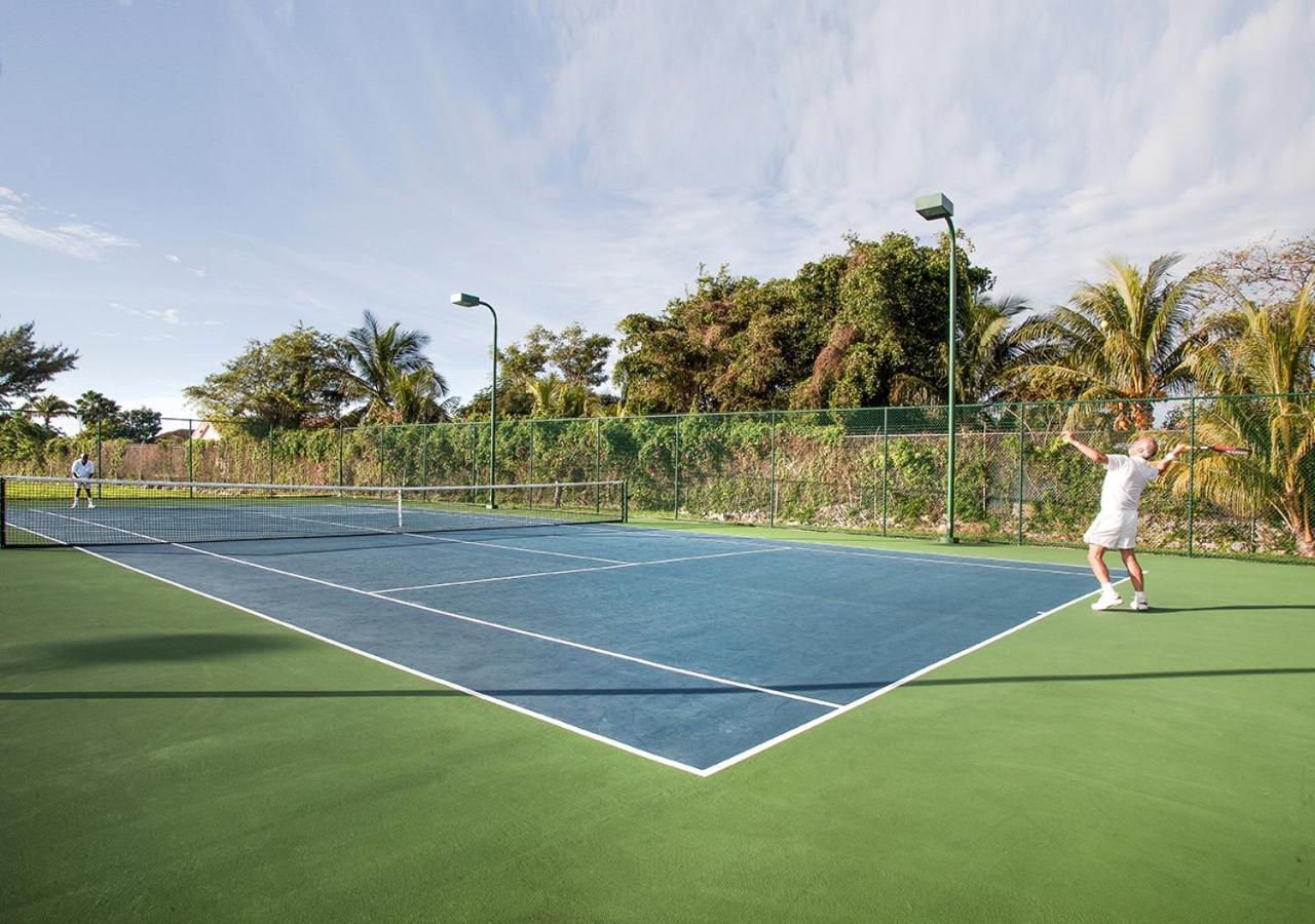 Tennis court: Palm Cay Marina and Resort