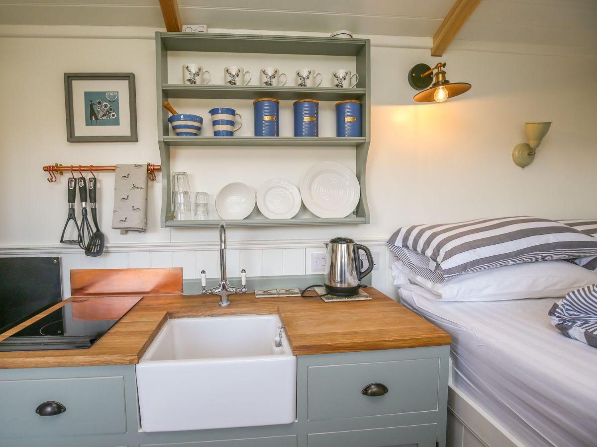 Shepherds Hut Slad Valley Cotswolds ペインズウィック 22年 最新料金