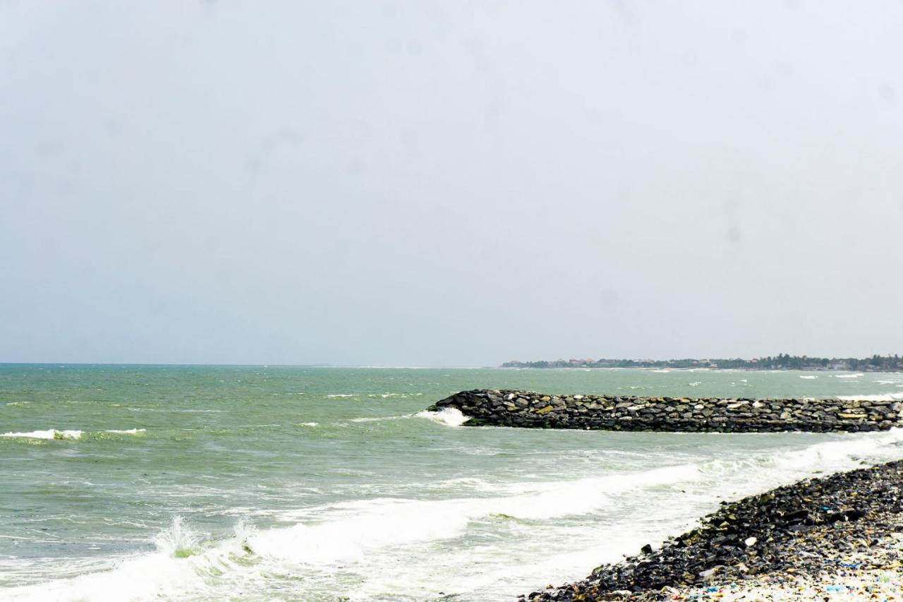 Beach: Moven Paradise