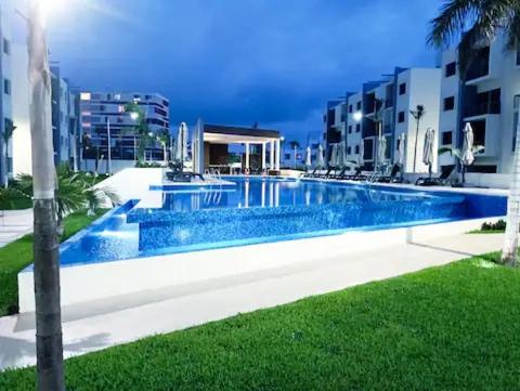 Heated swimming pool: Hermoso y nuevo departamento en Cancún, Complejo Long Island T16