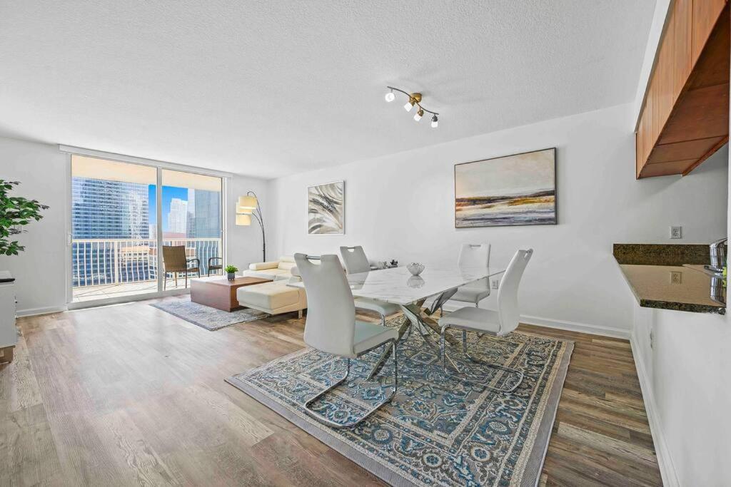 Amazing 1 Bed 1 Bath • Brickell • City & Bay View