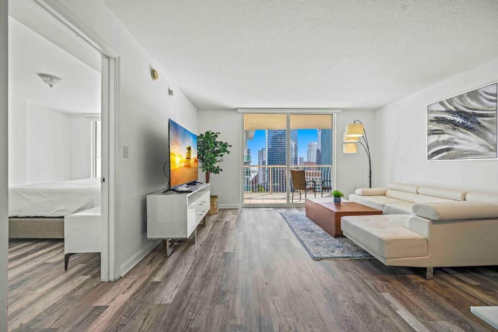 Amazing 1 Bed 1 Bath • Brickell • City & Bay View - 2