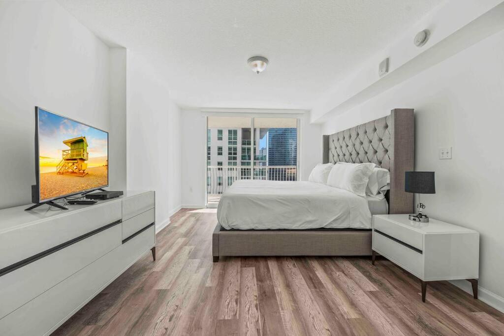 Amazing 1 Bed 1 Bath • Brickell • City & Bay View - 5