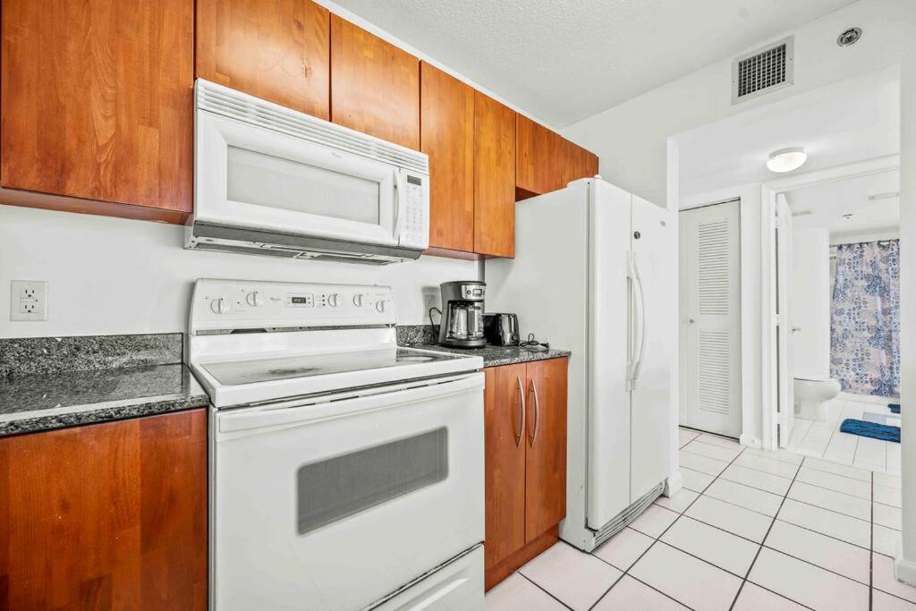 Amazing 1 Bed 1 Bath • Brickell • City & Bay View - 4