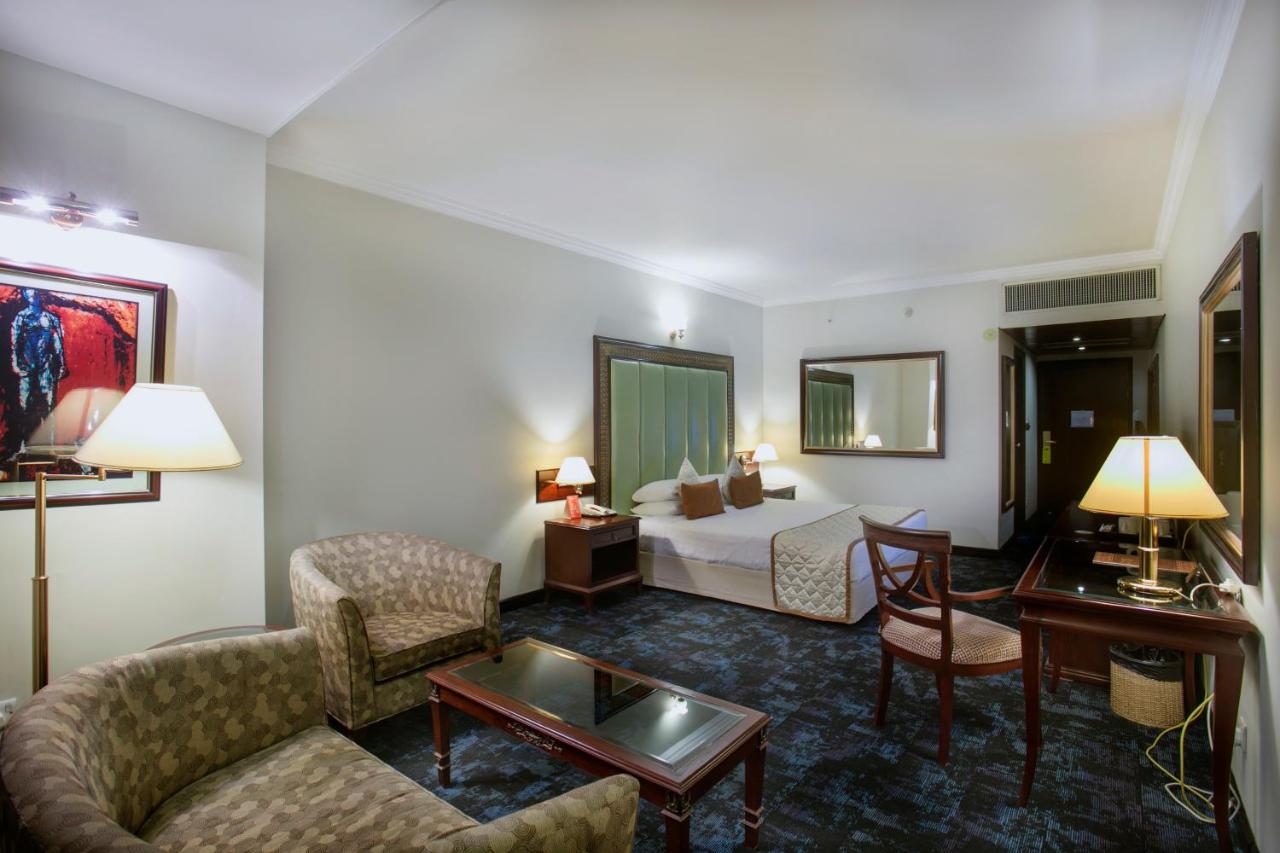 Hotel Sarina photo