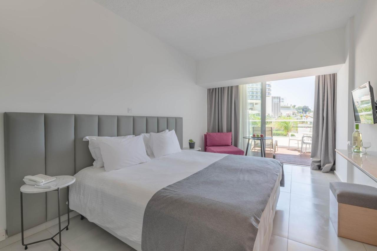 Napa Mermaid Hotel & Suites photo