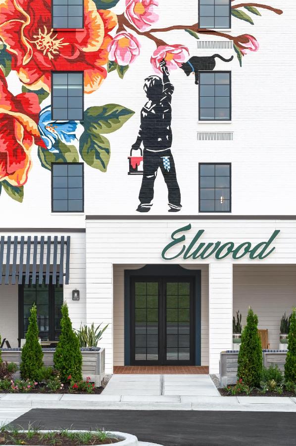 Elwood Hotel & Suites — photo 9