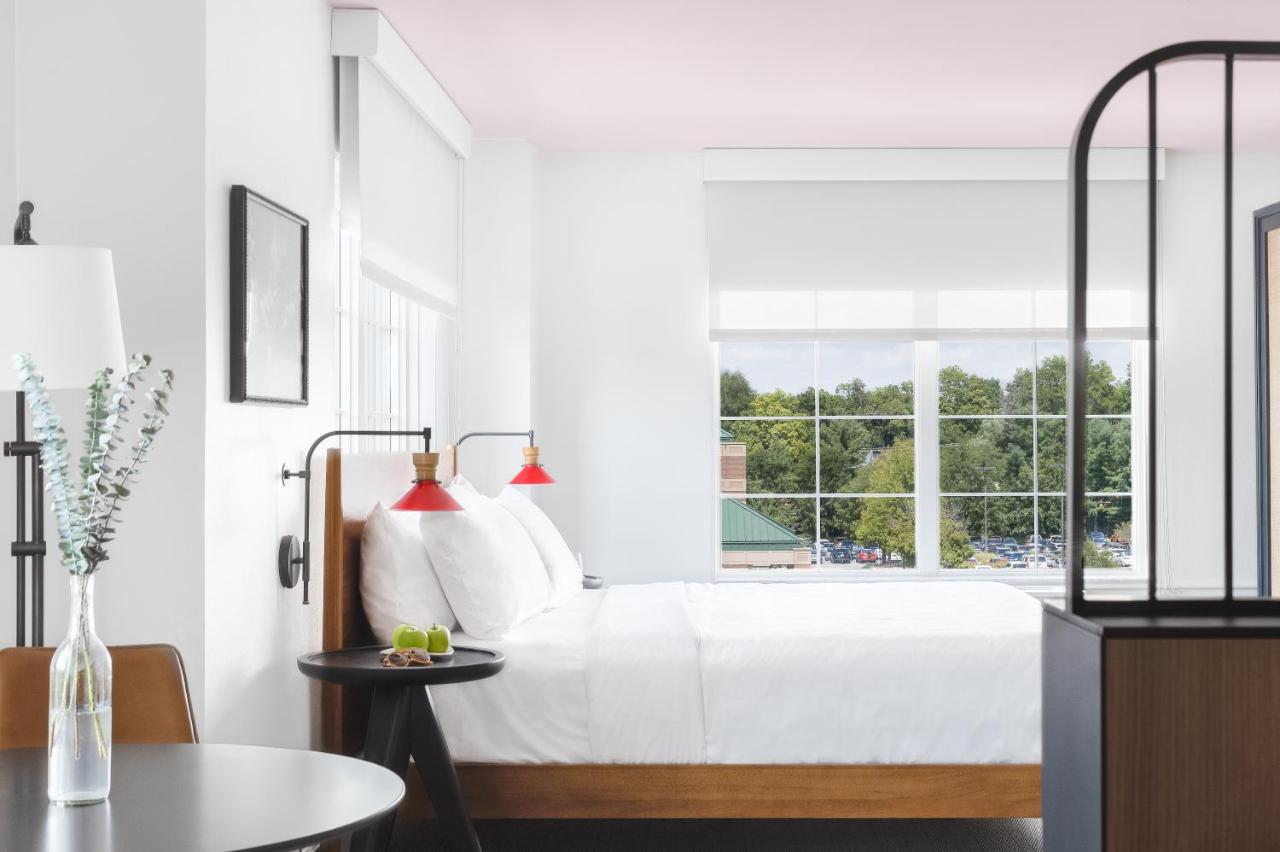 Elwood Hotel & Suites — photo 12