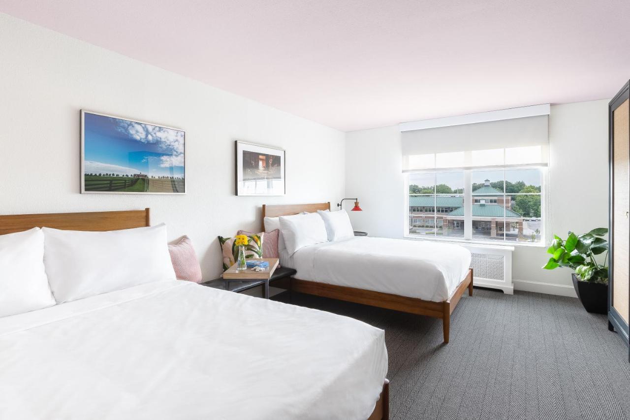 Elwood Hotel & Suites — photo 2