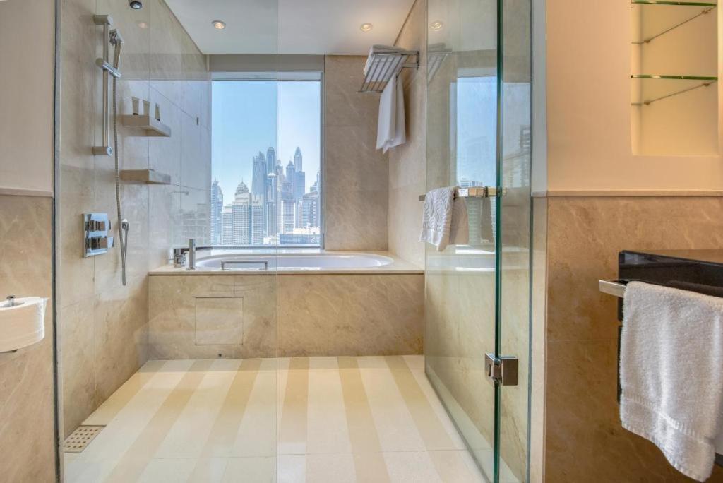 Graceful 1BR at The Address Residences Dubai Marina by Deluxe Holiday Homes - 3