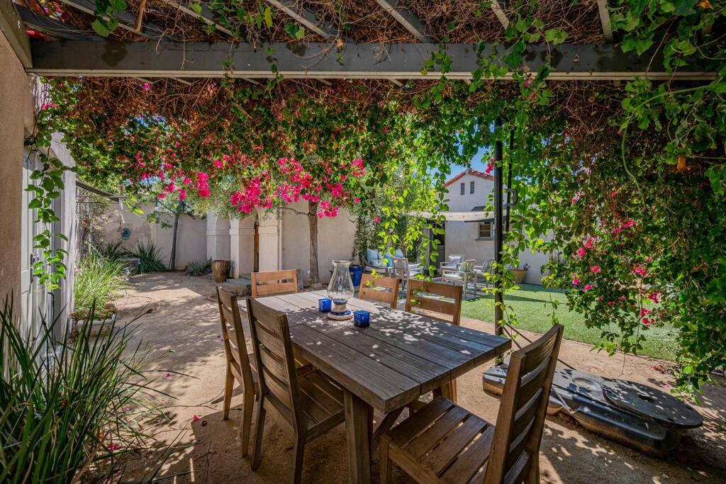 Secluded 4BR Spanish Oasis in the Heart of LA - 4