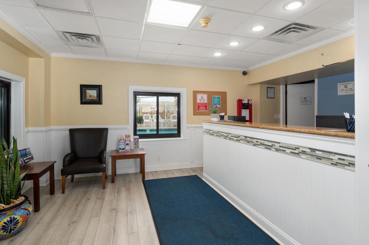 Coastal Palms Beach Hotel — photo 18