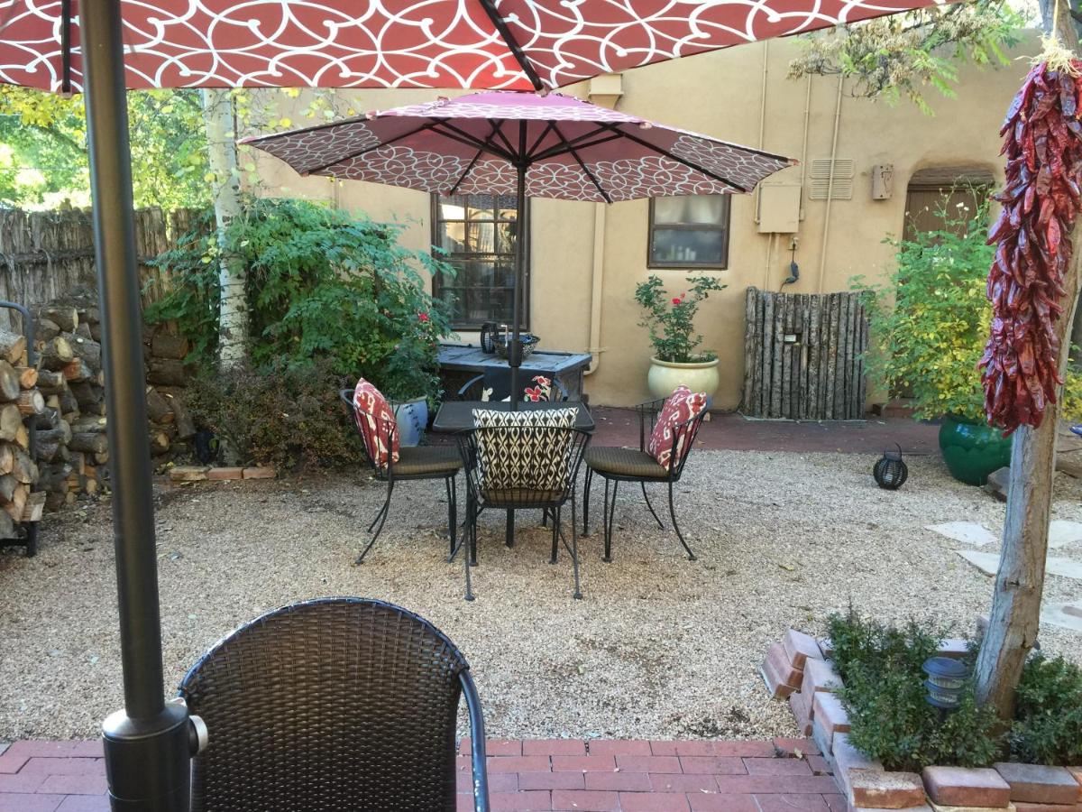 Casa de Tres Lunas/House of Three Moons