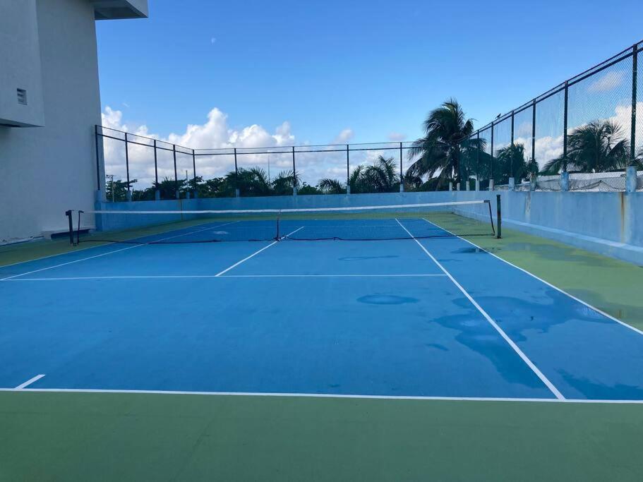 Tennis court: Cancun Oceanfront, Entire Apartment