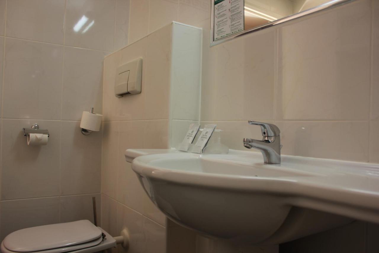 Hotel Imperial Paris - 3