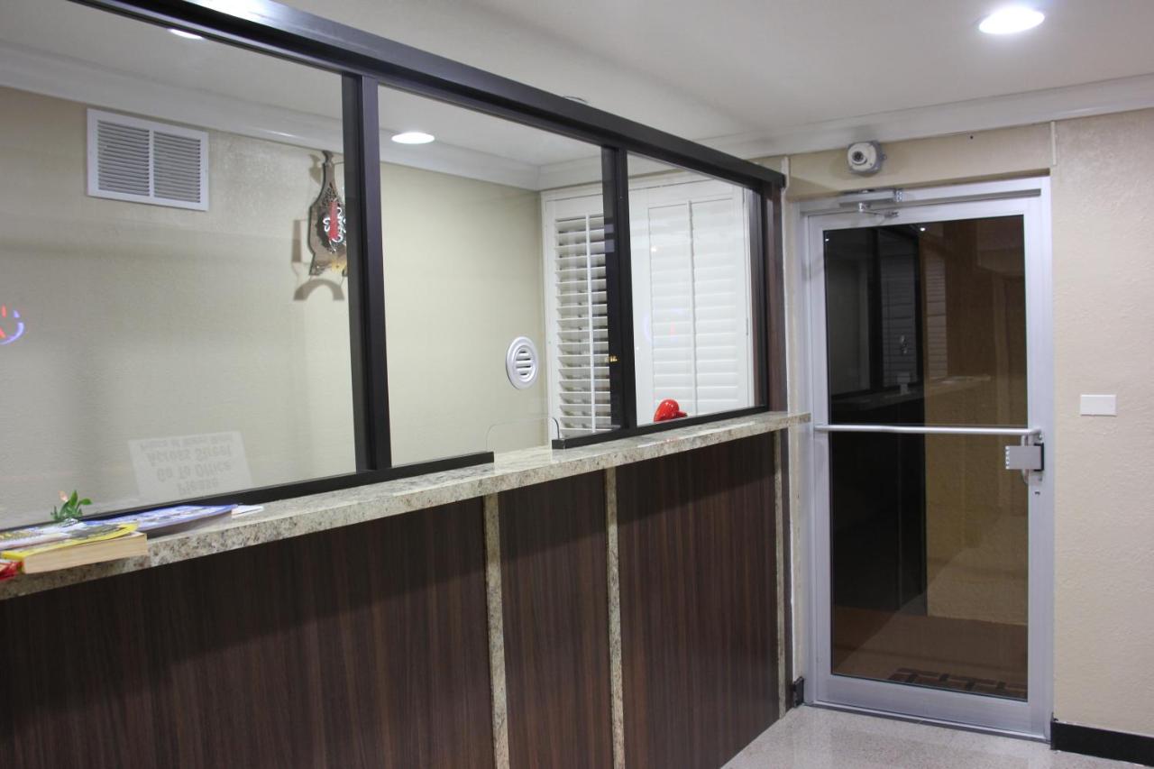 Budget Inn — photo 22