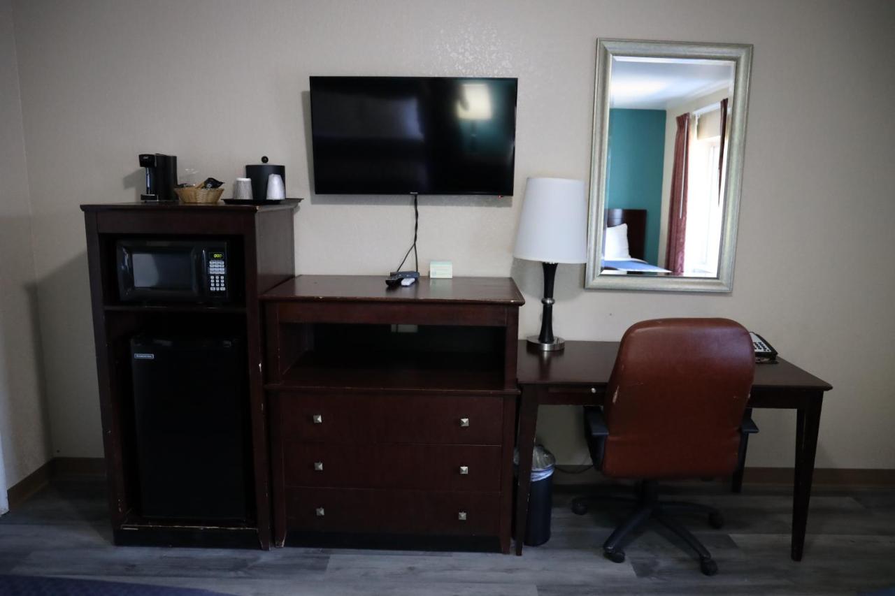 Budget Inn — photo 23