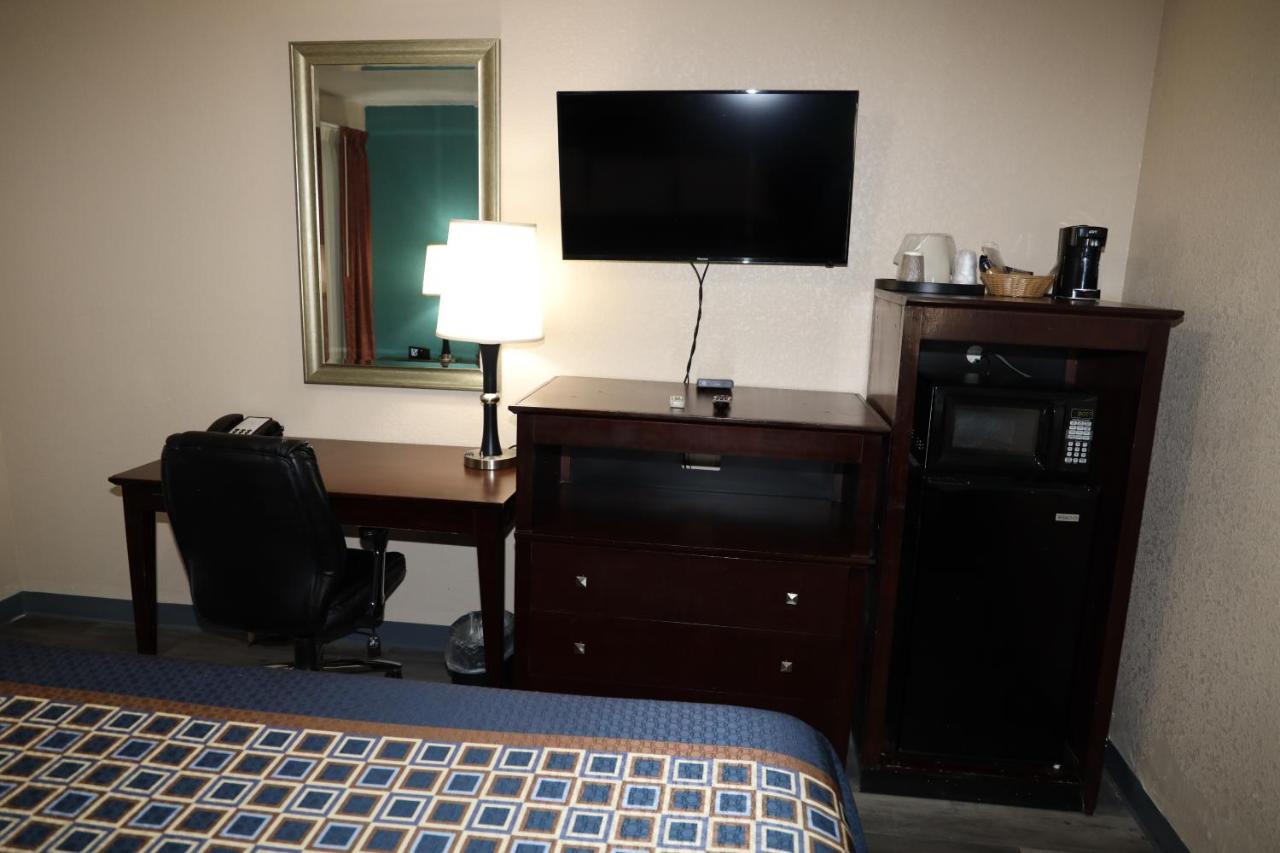 Budget Inn — photo 19
