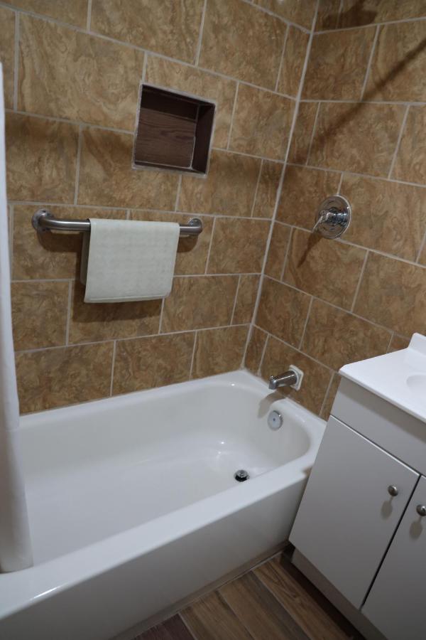 Budget Inn — photo 16