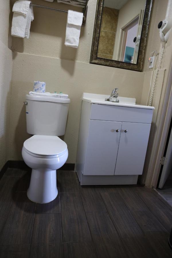 Budget Inn — photo 12