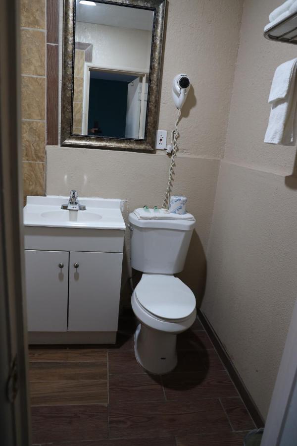 Budget Inn — photo 17