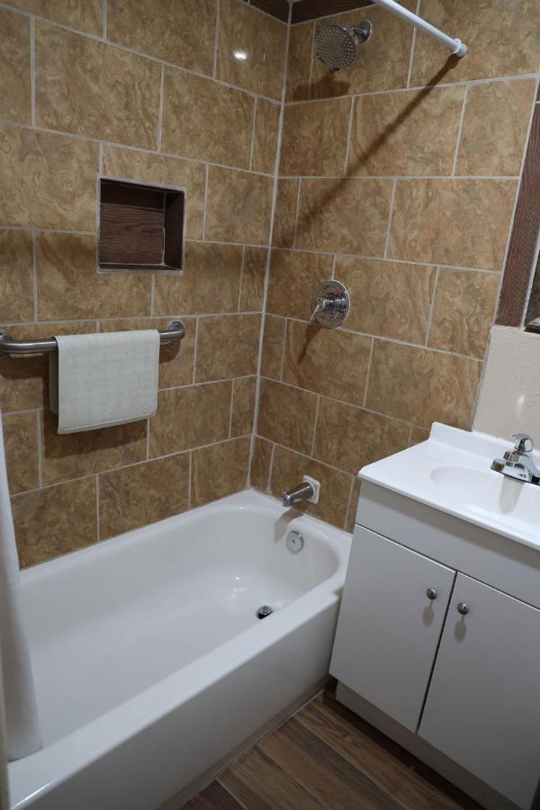 Budget Inn — photo 7
