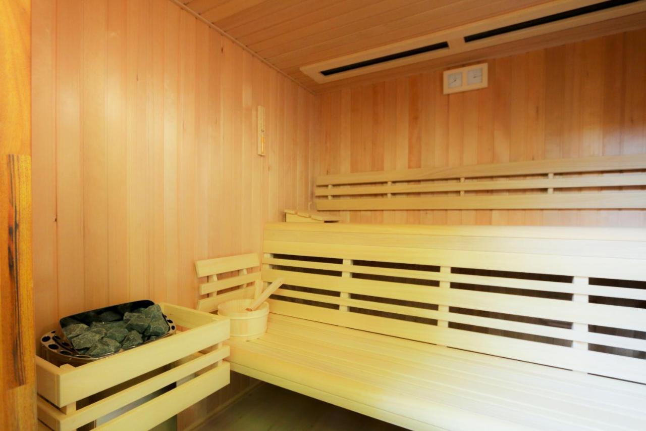 De plattegrond van Rietreiger luxe vakantielodge in Friesland - 2 badkamers