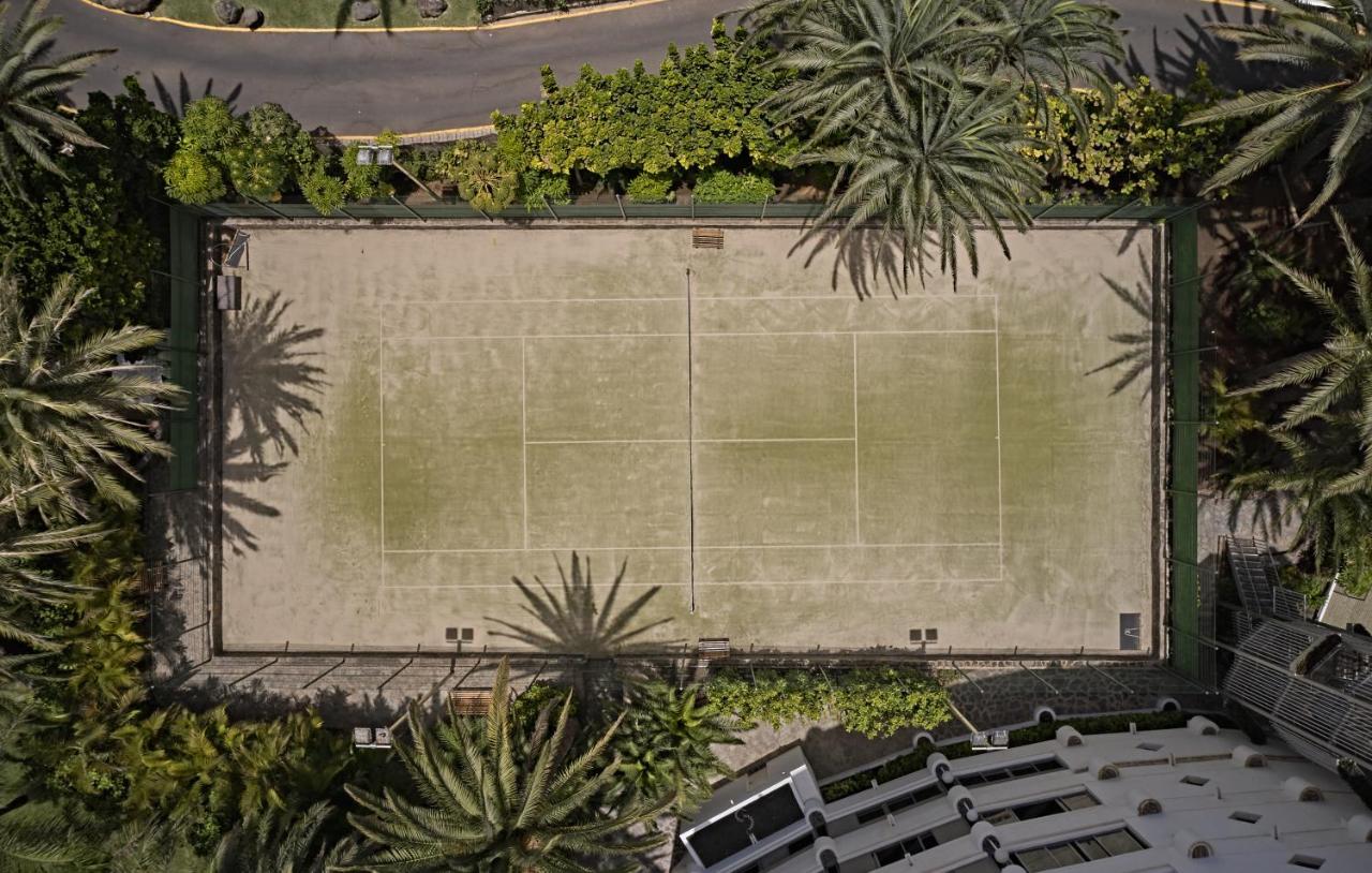 Tennis court: Seaside Palm Beach