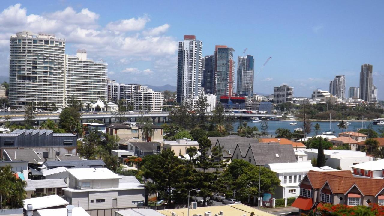The Meriton Apartments on Main Beach photo