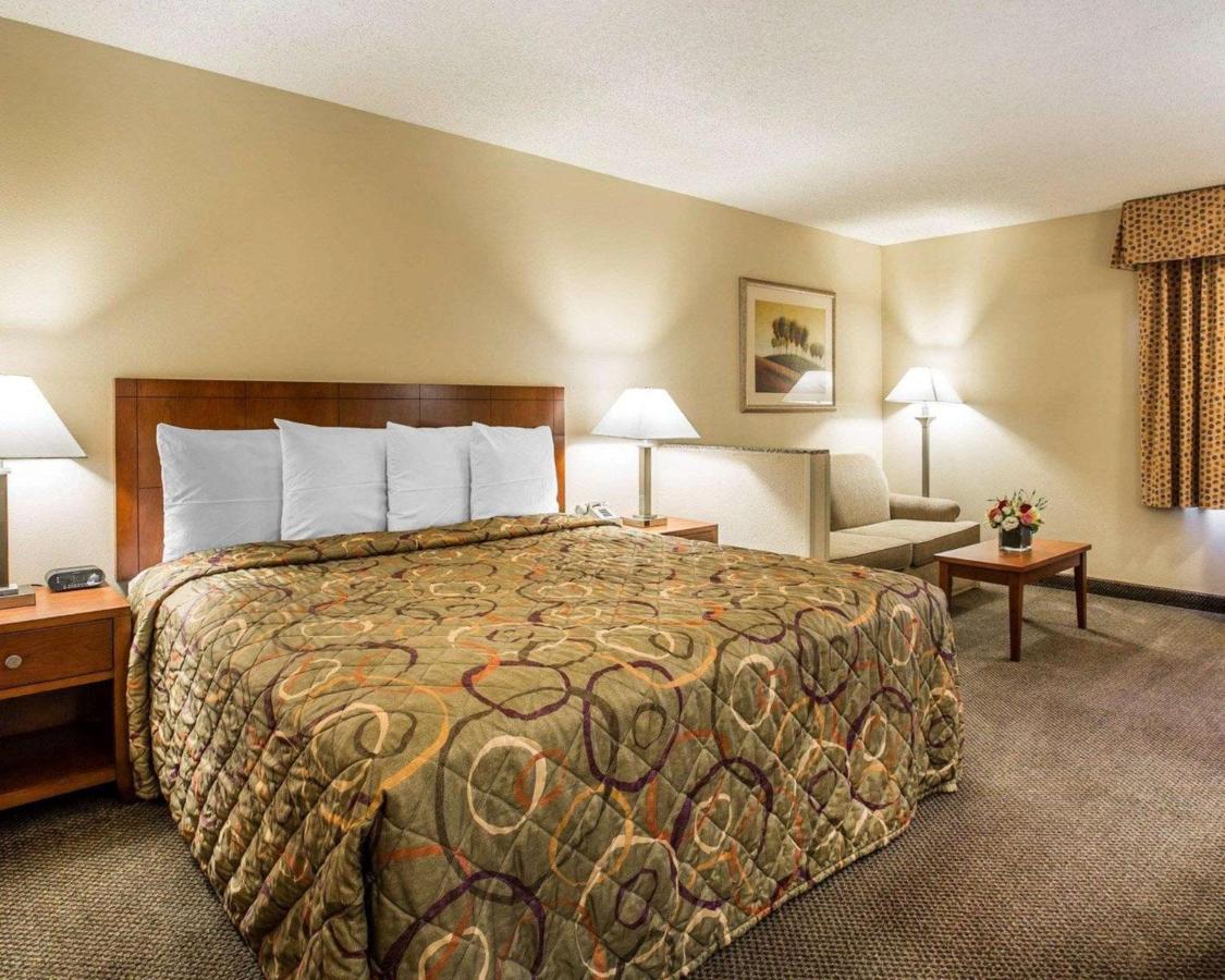 Executive Inn & Suites — photo 2