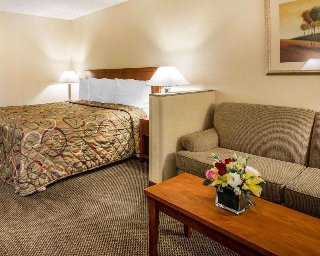 Executive Inn & Suites — photo 14