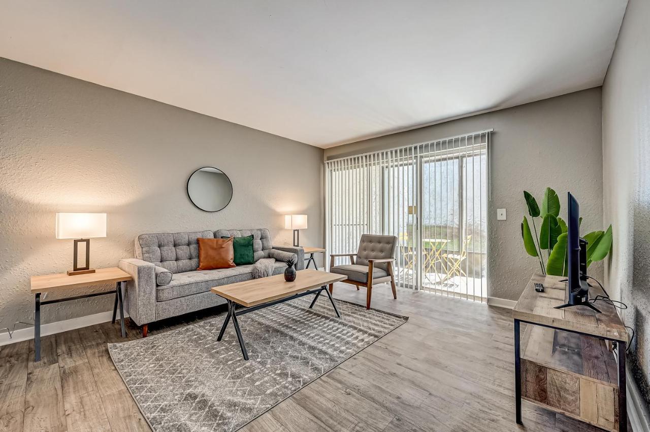 {{ hotelInfo.altText }}