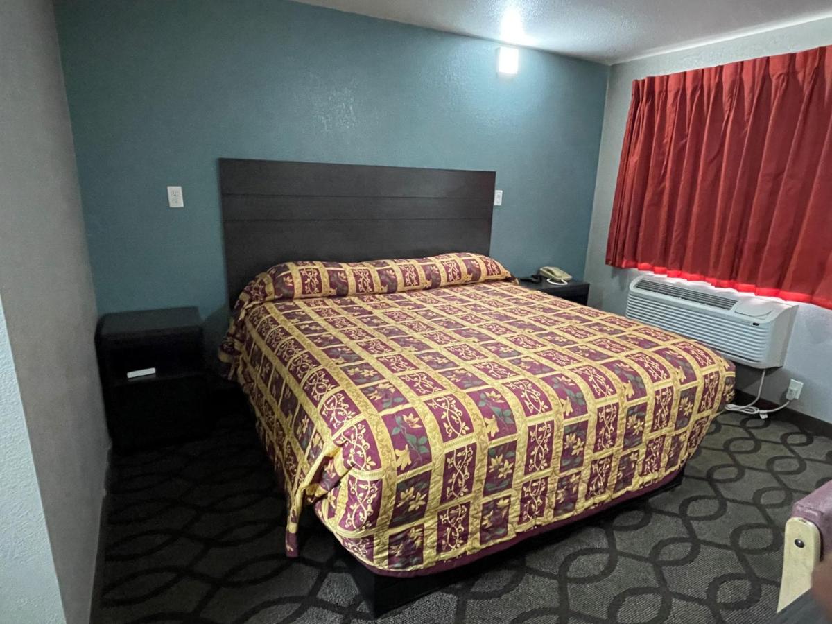 Super 7 Inn — photo 17